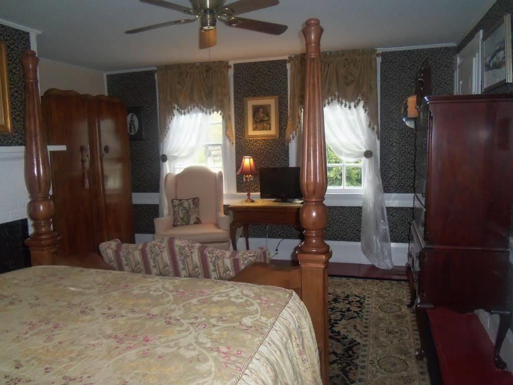 וולס Holiday Guest House Bed & Breakfast מראה חיצוני תמונה